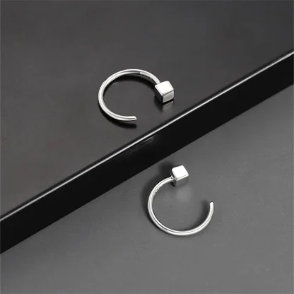 U-shaped Earrings with Geometric Design - Image 8