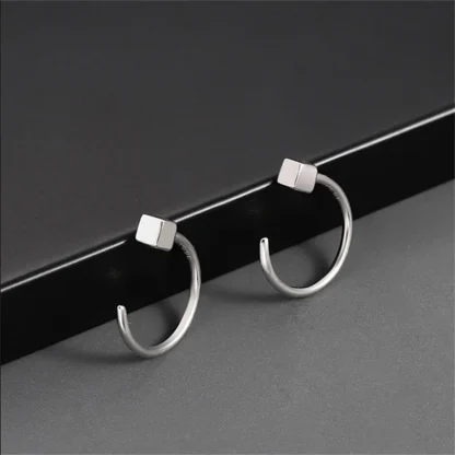 U-shaped Earrings with Geometric Design - Image 6