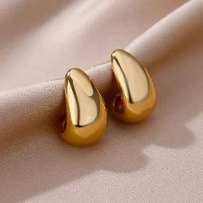 Elegant Lux Earrings with Pearl-like Charm - Image 12